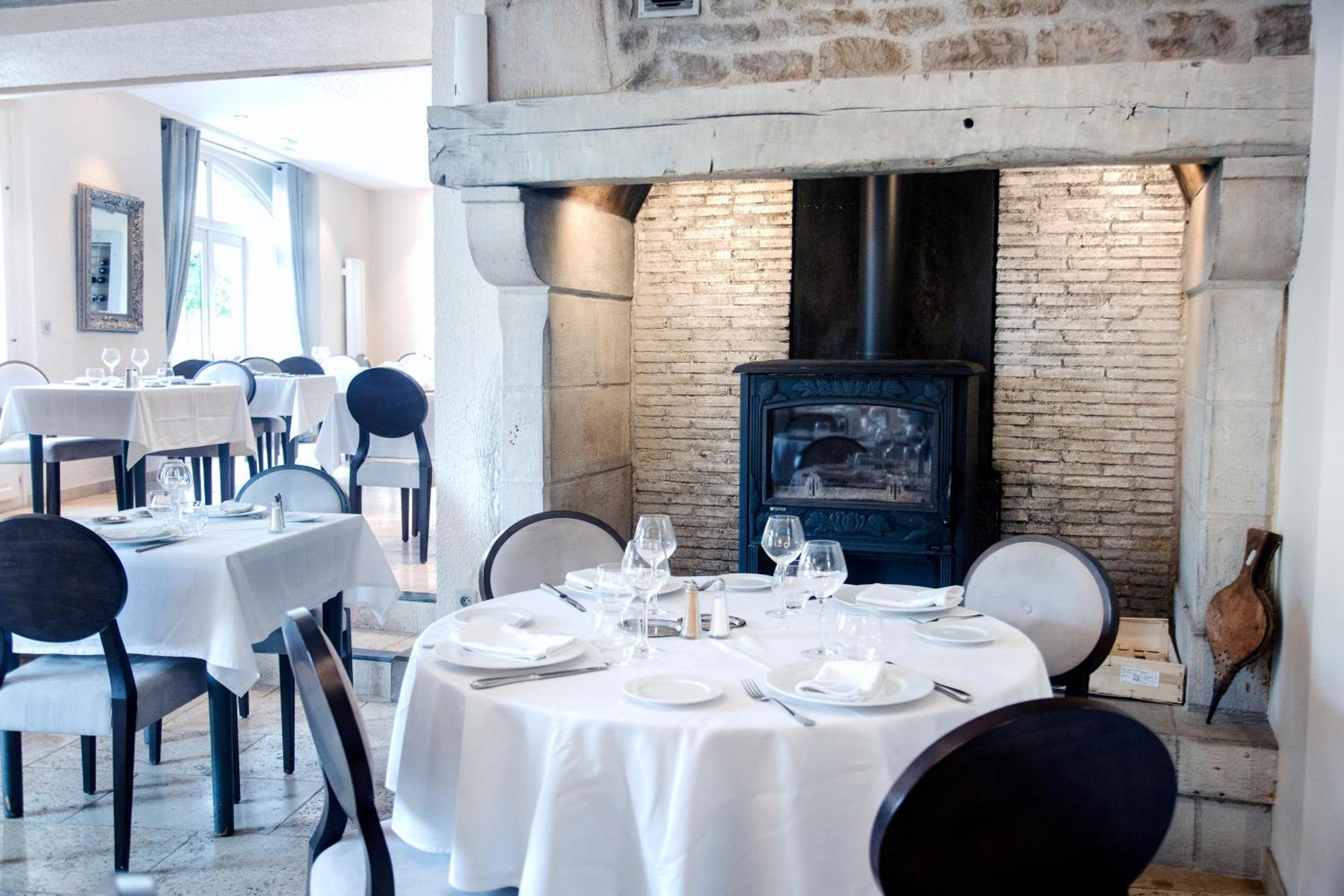 Le Victor Hugo - Hotel Et Restaurant - Logis Hotels แซงต์-เซเร ภายนอก รูปภาพ